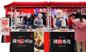 變革年 成立全資子公司源氏傳媒，致力于營銷創(chuàng)新、渠道創(chuàng)新、消費者服務(wù) 大單品戰(zhàn)略確定，籌備速食、高蛋白制品生產(chǎn)線 產(chǎn)品外貿(mào)出海元年，成立外貿(mào)部，布局跨境電商